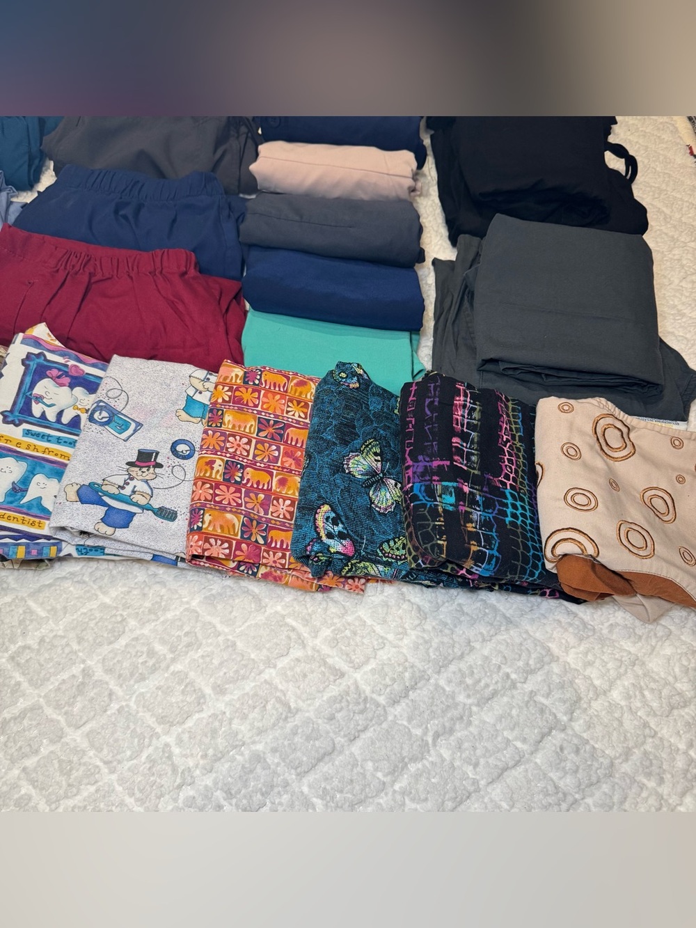 Huge 30 Piece Scrub Bundle / Lot - Picture 4 of 5